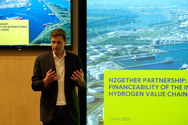 Mark-Simon Benjamins introduced H2gether,